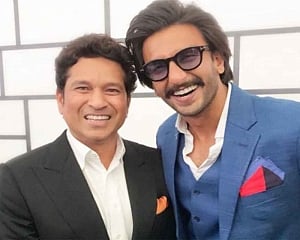 Ranveer poses with 'God of cricket' Tendulkar