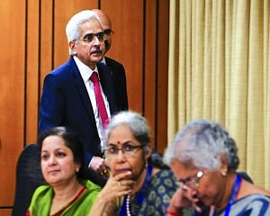 RBI cuts rate by 35bps to spur growth