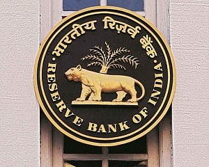 Loans to become cheaper after RBI cuts interest rate to a decade low
