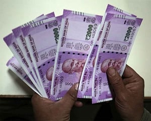 RBI scales down printing of Rs 2000 note to minimum: Govt source