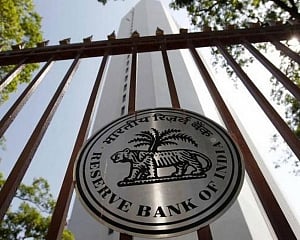 RBI slaps penalty on Vodafone m-pesa, PhonePe and 3 others