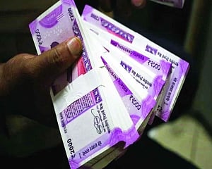 RBI stopped printing  2K notes since Apr 1 to prevent hoarding