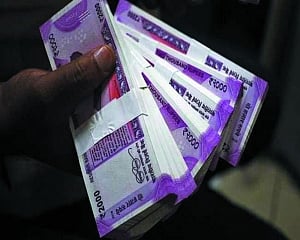 Rs  ends flat ahead of RBI policy decision