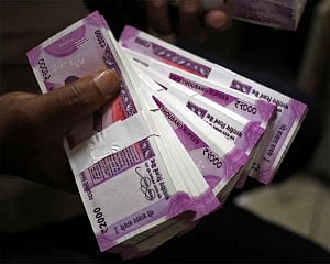 Rupee dips 2 paise to 70.20 vs USD