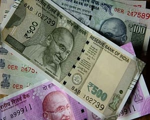 Rupee rises 15 paise to 69.15 against US dollar in early trade