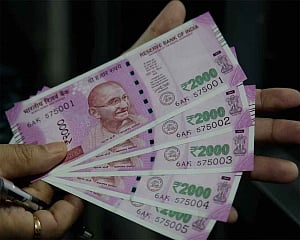 Rupee tumbles 53 paise to 70.21 against USD on crude woes