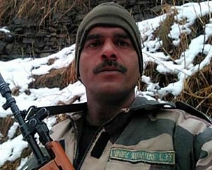 Sacked BSF jawan moves SC against EC decision to cancel his candidature