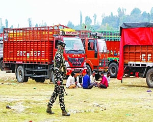 Safe zones set up for apple dealers in J&K