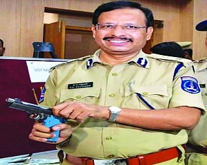 Same cop, same ending: Surreal tale of 2 crimes against women