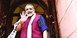 Shah reprimands Giriraj for iftar jibe at Nitish