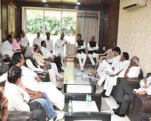 Shiv Sena,NCP,Cong alliance opportunistic; their govt unlikely to last beyond 6-8 months: Gadkari