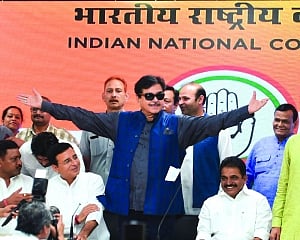 Shotgun joins Congress, to take on Ravi Shankar