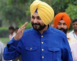 Sidhu given political clearance to visit Kartarpur Sahib in Pak