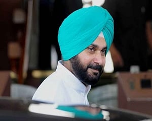 Sidhu in Pak's Kartarpur video apart from Bhindranwale, Amrik Khalsa