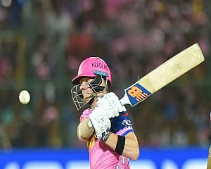 Smith half century takes Rajasthan Royals to 139/3 against KKR