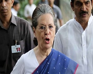 Sonia, Rahul greet nation on Eid