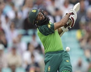 South Africa's Amla retires hurt after being hit by Archer bouncer