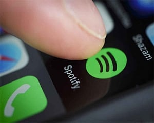Spotify testing first hardware, car smart assistant