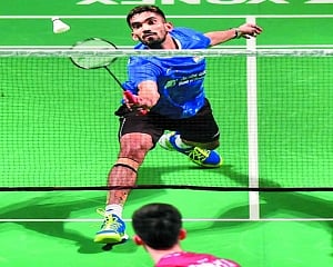 Srikanth seals final spot, Sindhu crashes out