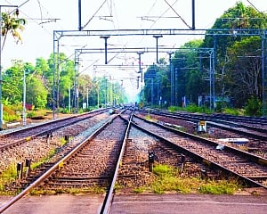The rail network dilemma