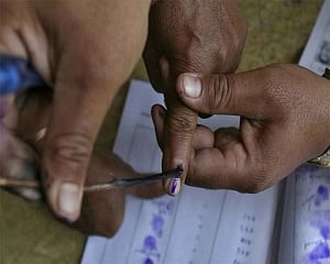 Triangular contest in Delhi as it goes to polls on Sunday