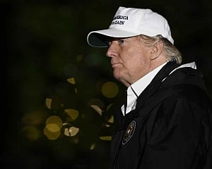 Trump tours border, repeats threat to declare national emergency