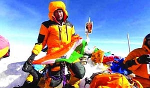 Two Indians die on descent  from Kanchenjunga summit