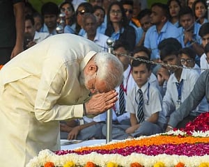 Vice president, PM pay homage to Mahatma Gandhi on his 150th birth anniversary
