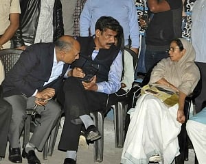 Will continue 'satyagraha' till country is saved: Mamata
