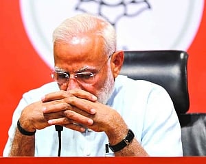 Won't forgive Pragya, vows PM after 3 more leaders hail Godse