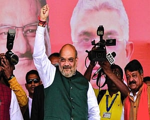 ‘Goli maaro' march passes by Shah rally