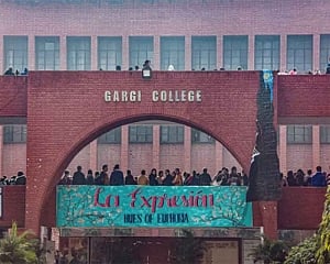 10 held in connection with molestation of women in Gargi College