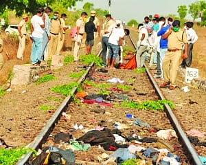 16 migrants sleeping on tracks mowed down