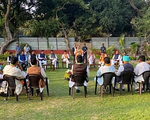 22 rebel MP Cong MLAs meet BJP chief in Scindia's presence
