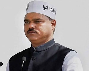 AAP drops Jitender Singh Tomar, gives ticket to wife