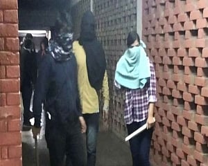 Actors, filmmakers condemn violence at JNU