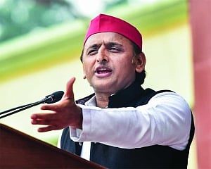 Akhilesh, Maya take up Shah gauntlet