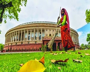 Alternate LS, RS sittings in Central Hall