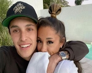 Ariana Grande, Dalton Gomez are engaged