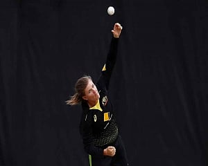 Australia beat India by 11 runs, win women's tri-series final