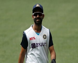 Australia dismissed for 195, India reach 36/1 at stumps