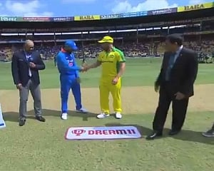 Australia opt to bat in final ODI against India