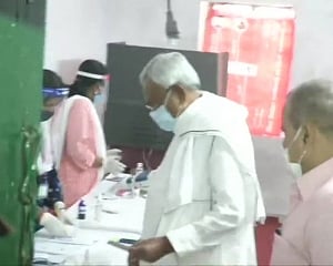 Bihar records 8.14 pc polling till 10 am; Nitish, Tejashwi cast votes