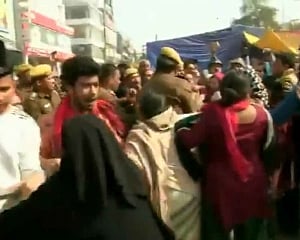 Burqa-clad woman, identified as YouTuber Gunja Kapoor, detained at Shaheen Bagh