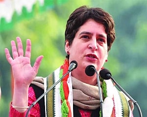 Cong recalls its buses,  slams BJP for fiasco