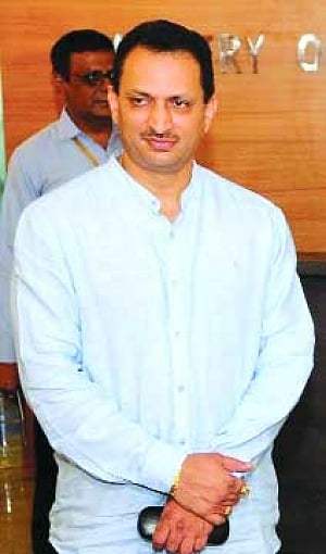 Controversy’s child Hegde at it again, disconcerts BJP