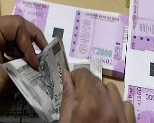 Coronavirus impact: FPIs pull out Rs 9,103 cr in April so far