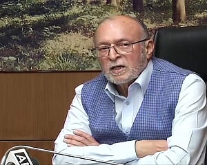 Coronavirus lockdown: Shops selling essentials will remain open round the clock, says Delhi LG