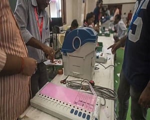 UP: BJP leads on 6 seats, SP on 1