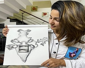 COVID-19: Hina Khan sketches India in lock and chain